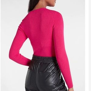 Express NWT Ribbed Fitted Crew Neck Sweater
Color: Flamingo Pink